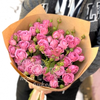 19 пионовидных кустовых роз