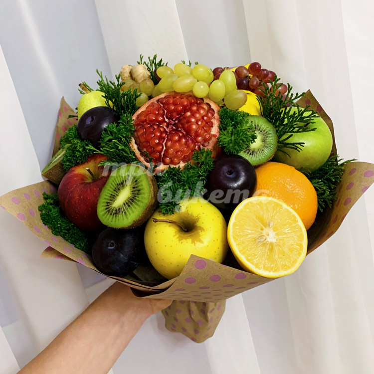 Букет из граната, яблок и слив